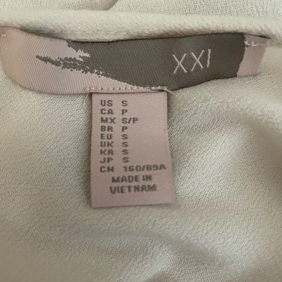 ⚡️ Lace Trim Keyhole Back Blouse Top ~ Size S ⚡️ - Picture 5 of 5